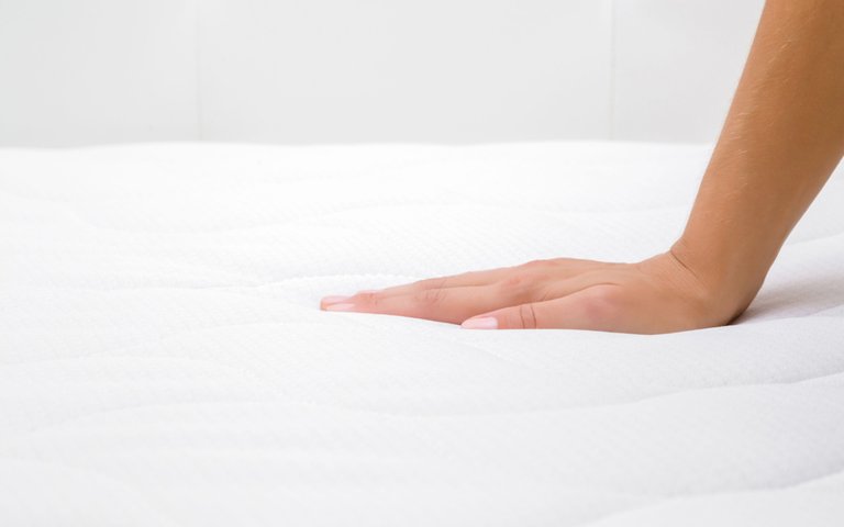 Schlafen mit Hohlkreuz » Tipps gegen Rückenschmerzen